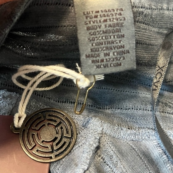 NWT XCVI Scoop Neck High Low Tunic Long Sleeve Textured Tunic Top Gray XS - Picture 7 of 8